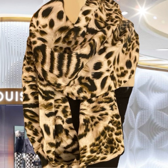 Lavishly Paris Luxury Leopard Print Infinity Scarf - Picture 3 of 8